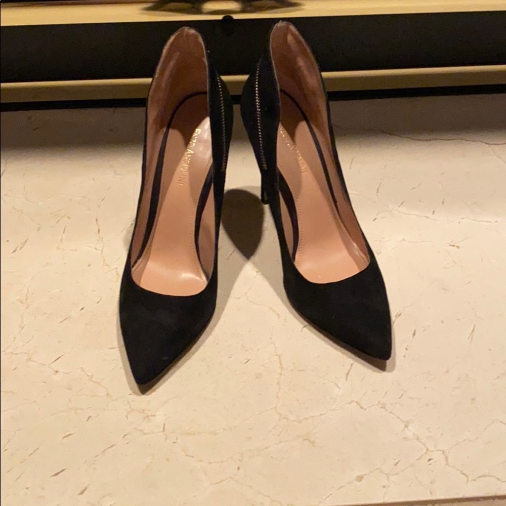 Sexy Black Pumps!
